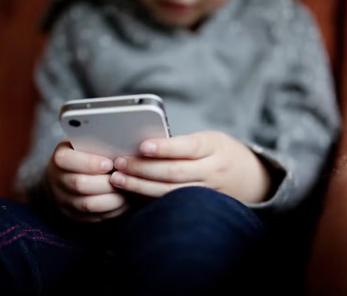 Criança celular
